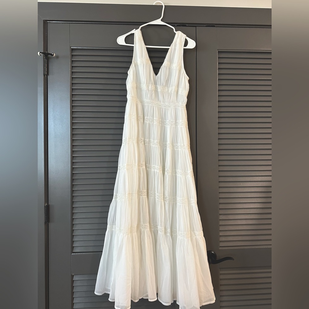 NWT Abercrombie Plunge Lace Tiered White Maxi Dress - size small petite